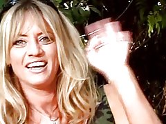 Lesbiene asiatice roşcată a ei strâmt păsărică lins de jucăuş prietenii din parc